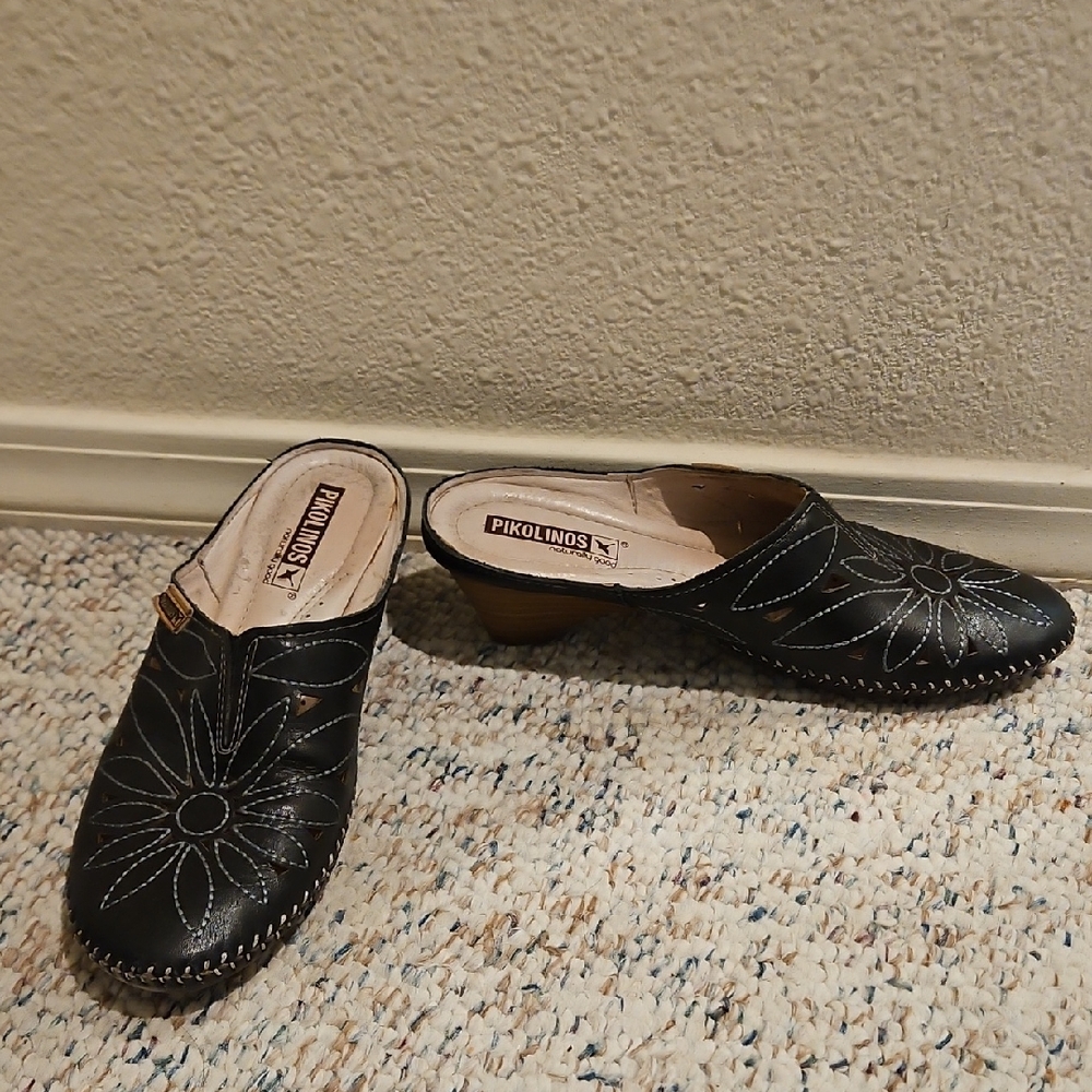 PIKOLINOS Black Floral Women's Shoes